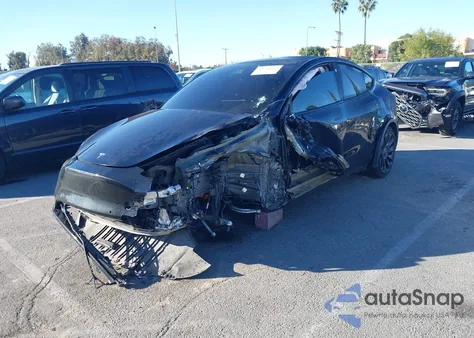 2022 Tesla Model Y Performance Dual Motor All-Wheel Drive z USA, uszkodzony, nr VIN 7SAYGDEF1NF383641